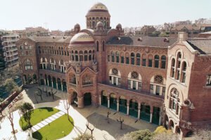 مباني جامعة برشلونة المستقلة في كاتالونيا بإسبانيا