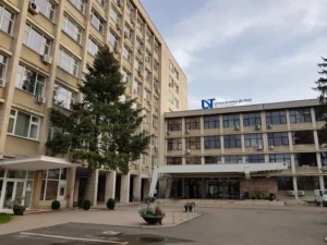 alt="جامعة ويست في تيميشوارا - الحرم الجامعي الرئيسي في رومانيا"
