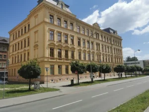 alt="بناء كلية اللوجستيات الخاصة في التشيك - VŠLG" title="كلية VŠLG للوجستيات في التشيك"
