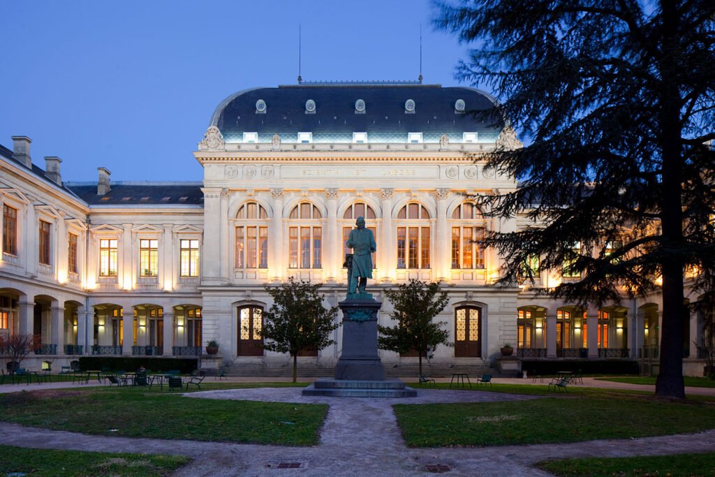 (University of Lyon)
