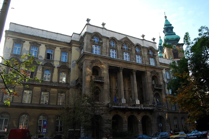 Eötvös Loránd University جامعة أوتفوش لوراند