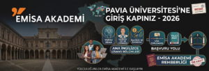 Pavia Üniversitesi'nin tarihi avlu binasının fotoğrafını ve Emisa Akademi logosunu içeren, "Pavia Üniversitesi'ne Giriş Kapınız - 2026" başlığıyla hazırlanan bir afiş. Afişte, Yapay Zeka, Harvey Tıp ve Cerrahi, İşletme ve Ekonomi gibi ana İngilizce lisans bölümlerine ait simgeler yer alıyor. Ayrıca, Lise Diploması'ndan TOLC/IMAT sınavına ve üniversite kapısına kadar uzanan "Başvuru Yolu" ile Vize ve Ön Kayıt adımlarını gösteren "Emisa Akademi Rehberliği" bölümleri bulunuyor. Arka planda ise AB dışı erişimi gösteren bir harita üzerinde dizüstü bilgisayar kullanan öğrenciler görülüyor. Afişin altında "Yolculuğunuza Emisa Akademi ile Başlayın" mesajı yer alıyor.